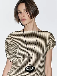 Loose-fitting pleated top with flecked detail