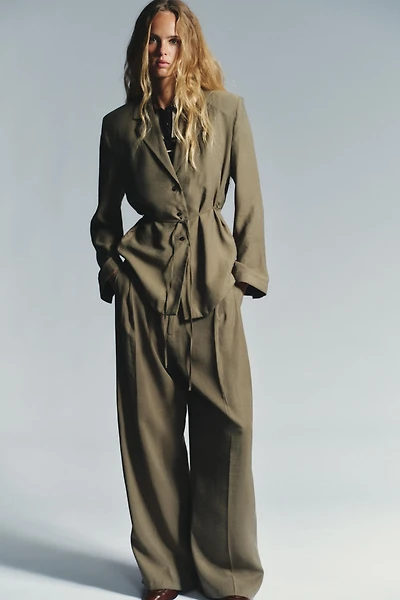 BLAZER WITH SHOULDER PADS AND THIN BELT
