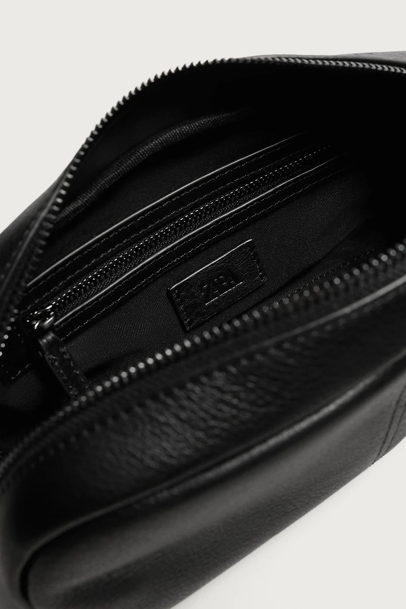 LEATHER TOILETRY BAG
