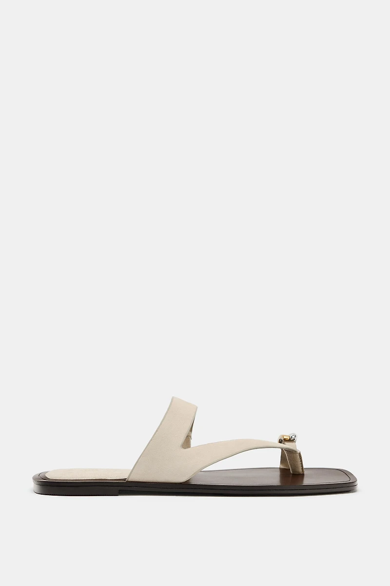 LEATHER SANDALS WITH METAL DETAIL