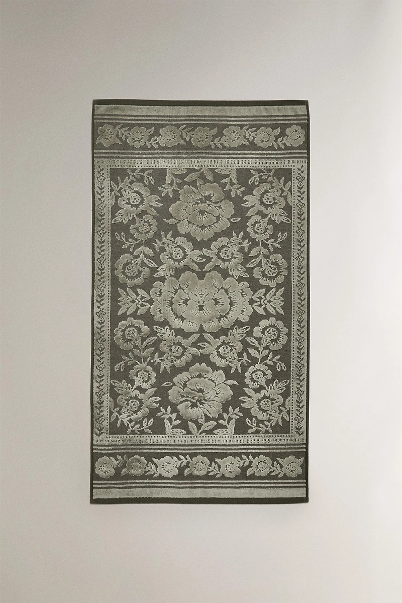 VELOUR JACQUARD BATH TOWEL