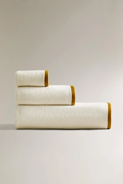 BATH TOWEL WITH RICE STITCH COLORED EDGE