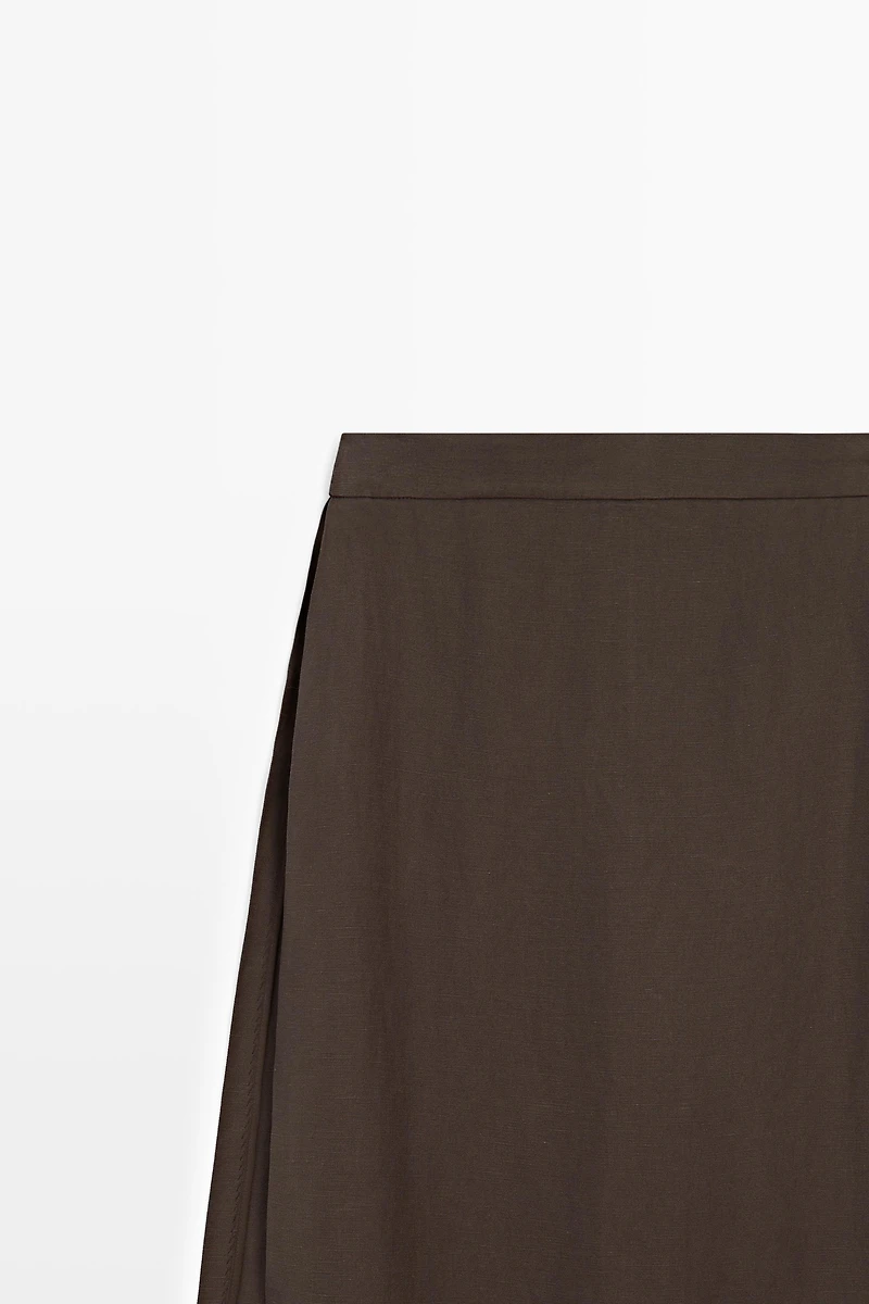 Flowing trousers with skirt detail