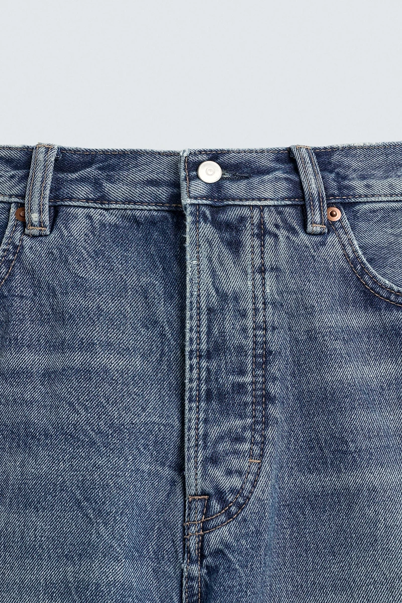 STRAIGHT FIT DENIM SHORTS