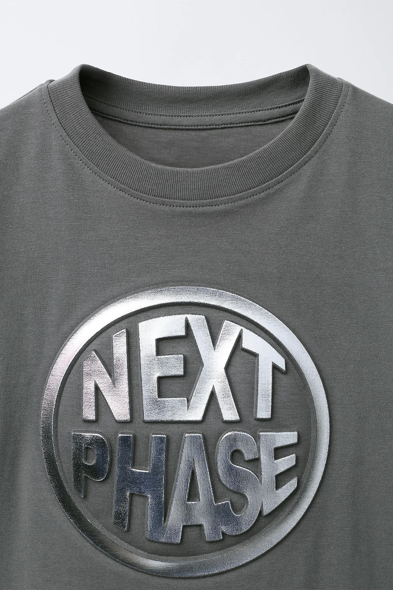 RAISED TEXT PRINT T-SHIRT
