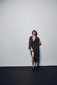 ROBE LONGUE À POIS ET FOULARD