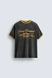 RIBBED CONTRAST TEXT T-SHIRT