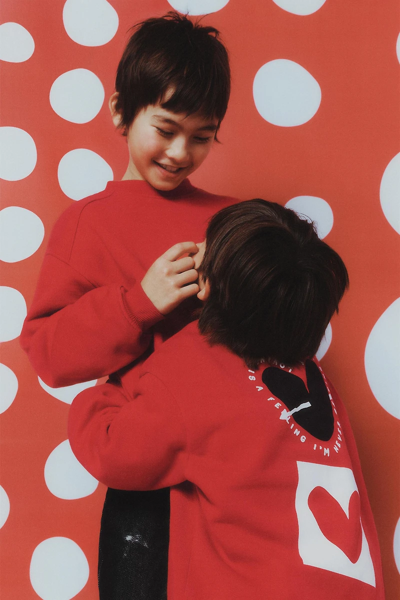 HEART SWEATSHIRT