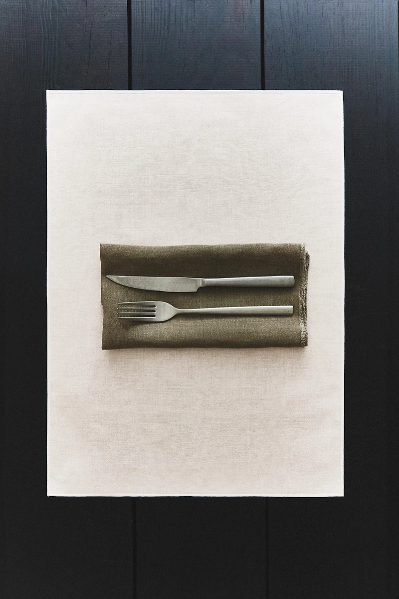 RESIN-COATED OVERLOCK PLACEMAT