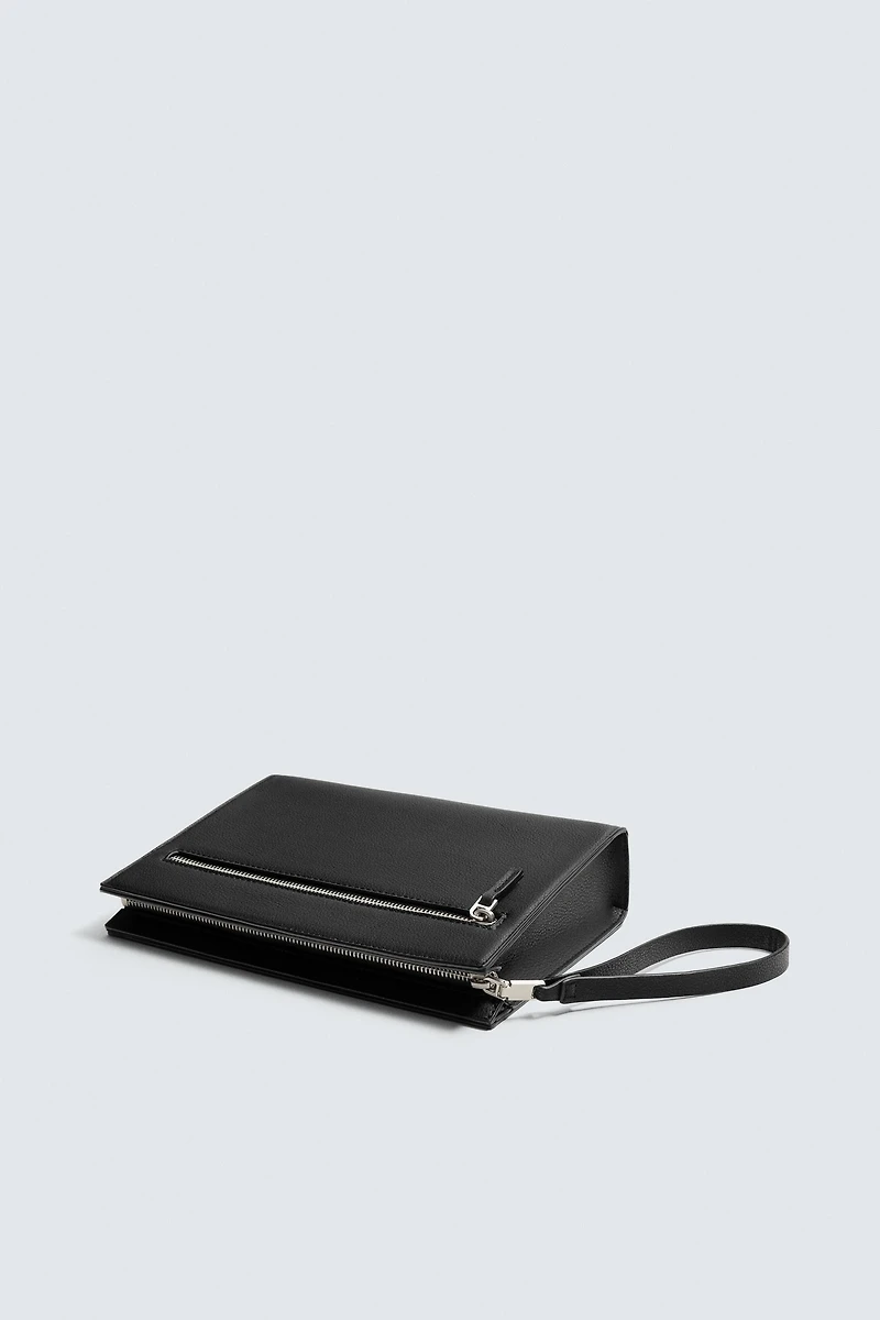 TEXTURED CLUTCH