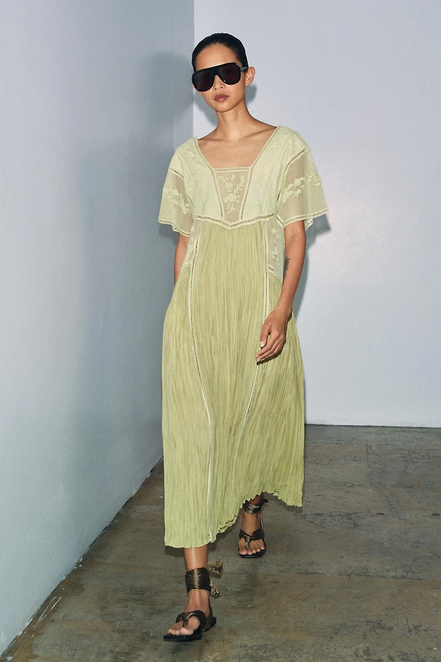 Zara EMBROIDERED HALTER DRESS ZW COLLECTION at Mall of America in  Bloomington, MN