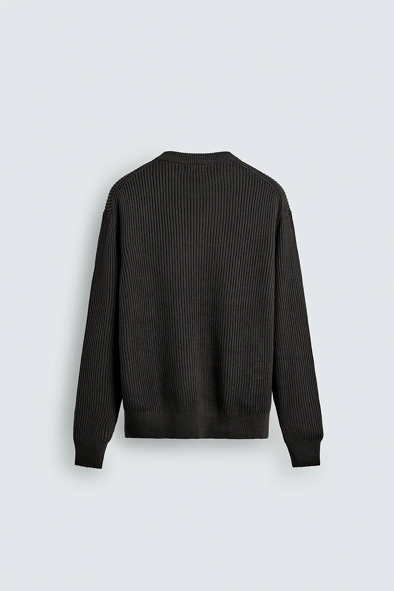RIBBED TEXTURED SWEATER