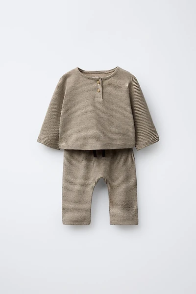 STRIPED T-SHIRT AND PANTS SET