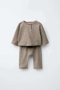 STRIPED T-SHIRT AND PANTS SET