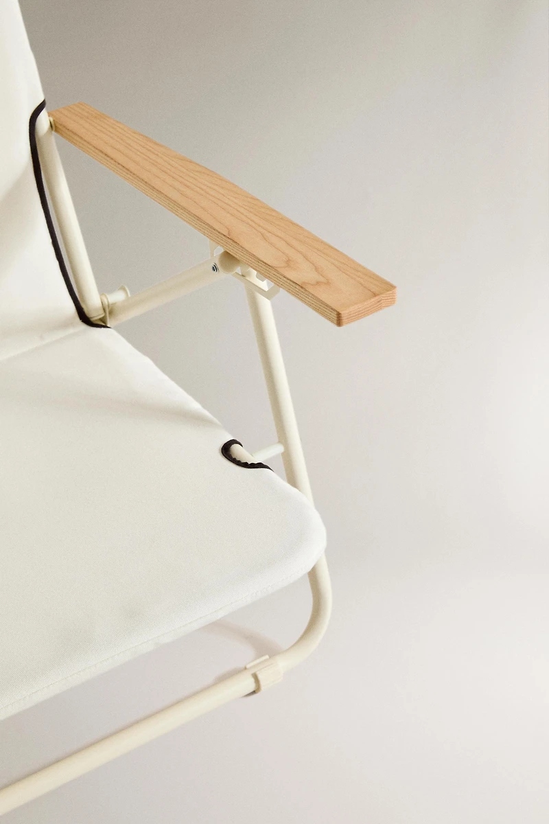 FOLDING BEACH CHAIR WITH WOODEN ARMRESTS