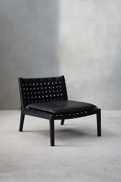 LOUNGE CHAIR 01