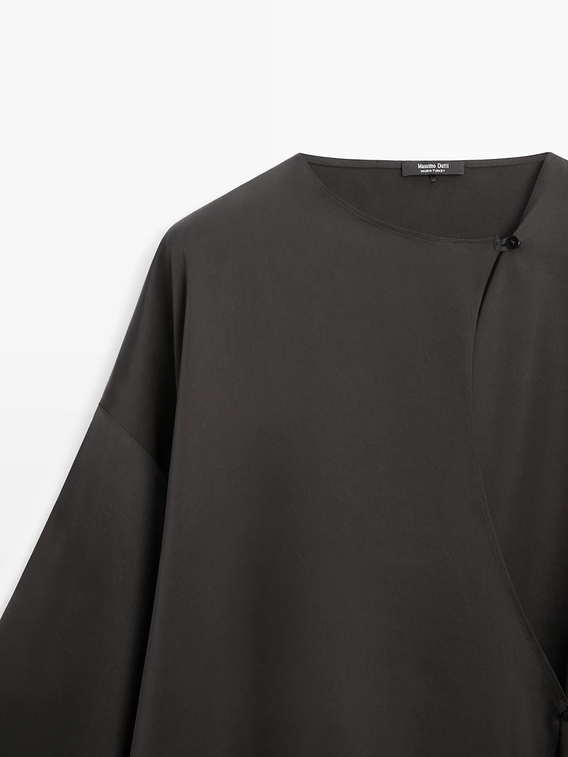 Flowing wrap shirt