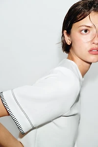 CONTRAST TOPSTITCHED TOP