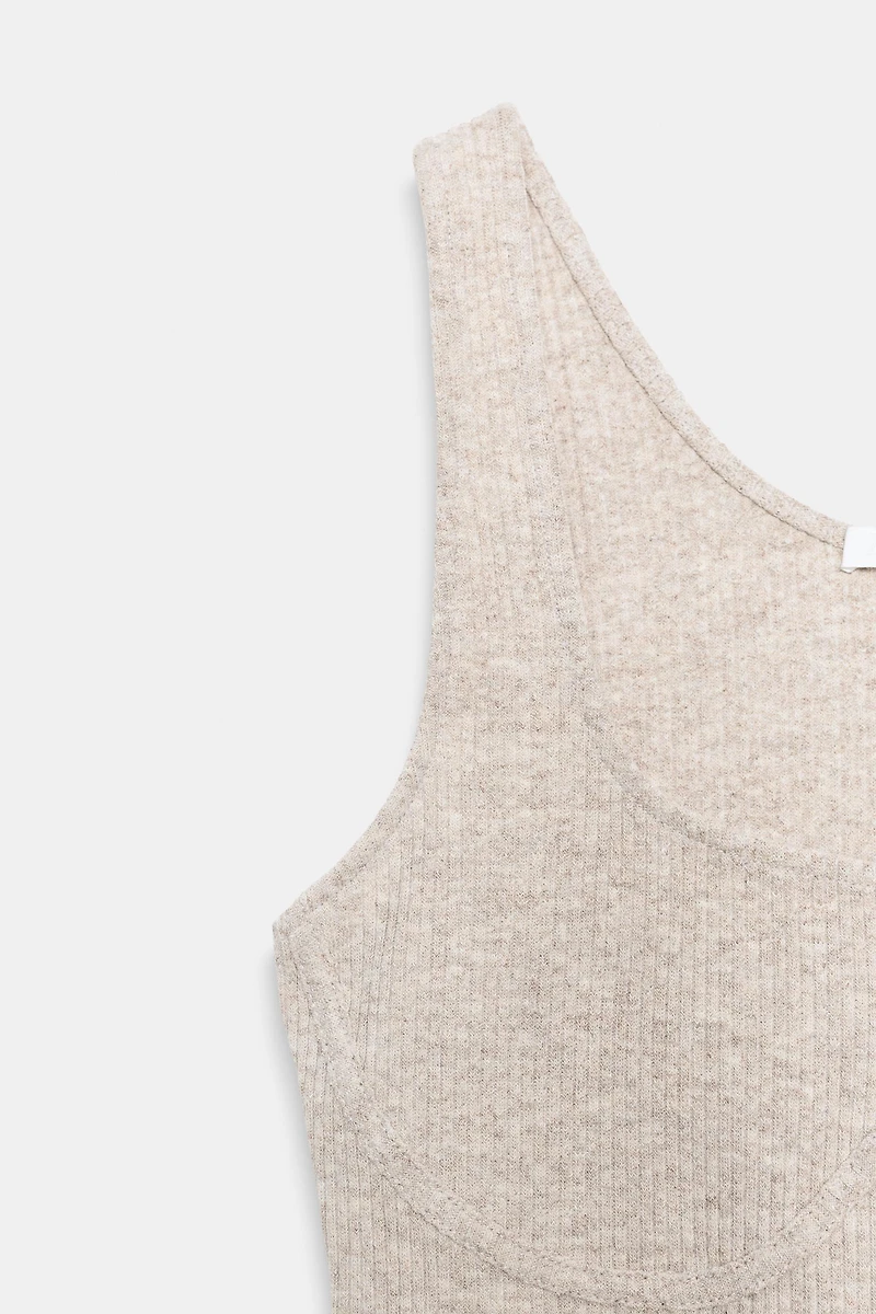 RIBBED STRAPPY CROP TOP