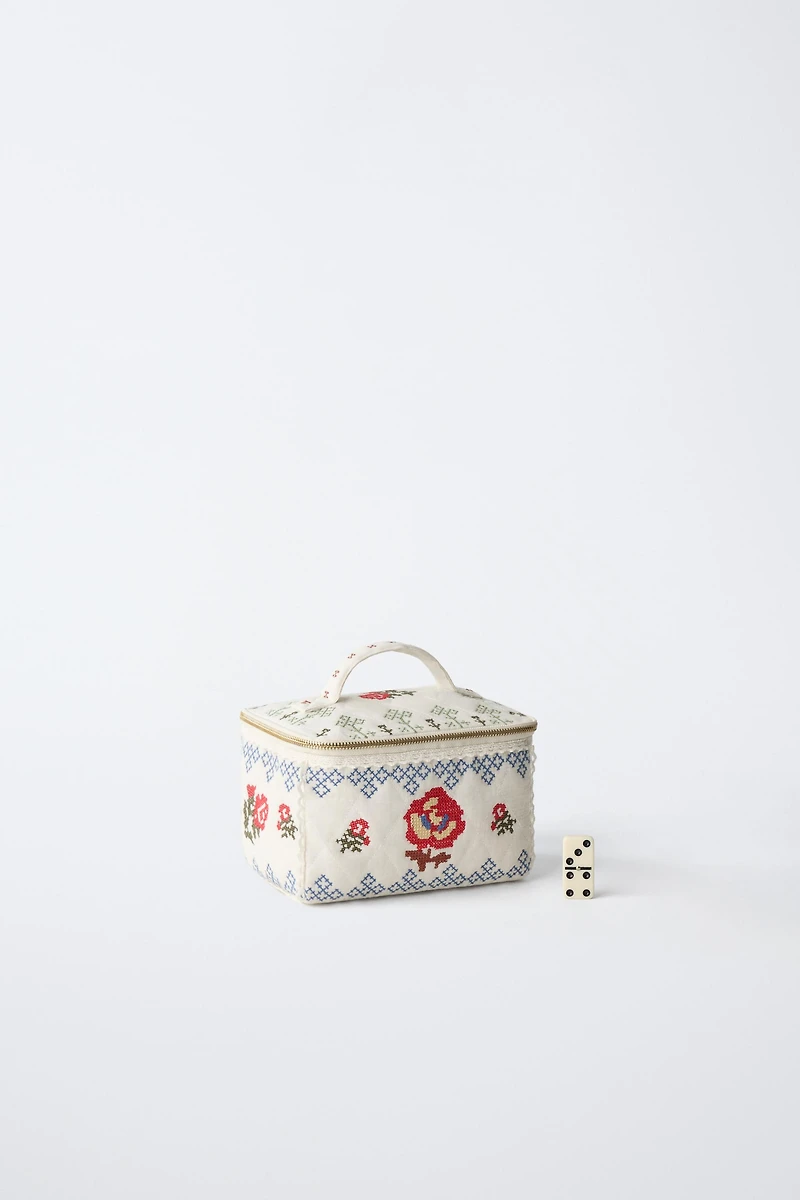TROUSSE BRODÉE