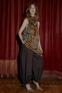 TOP ASYMÉTRIQUE IMPRIMÉ AVEC FIL MÉTALLISÉ