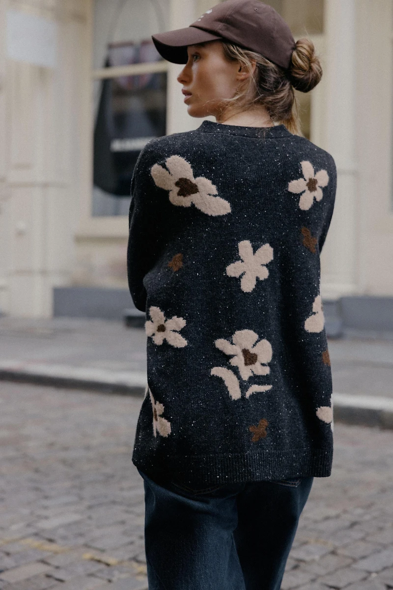 OVERSIZED FLORAL JACQUARD KNIT CARDIGAN