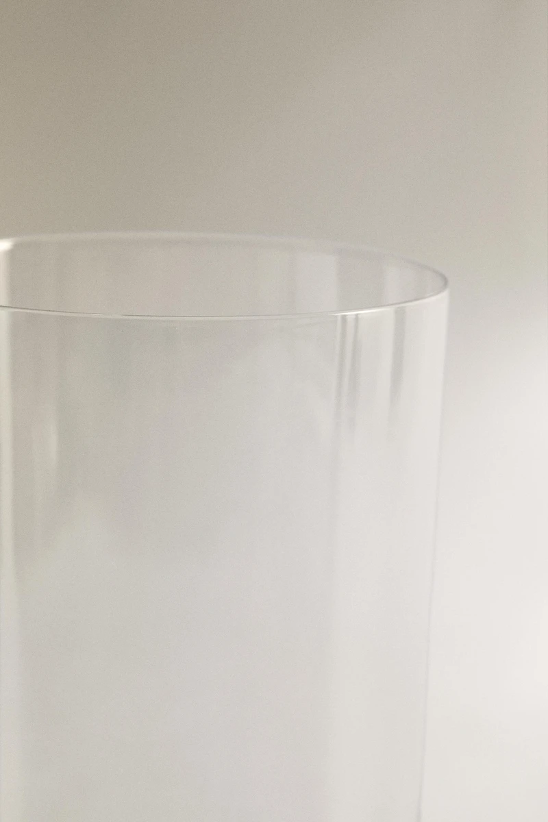 TALL TRANSPARENT GLASS TUMBLER