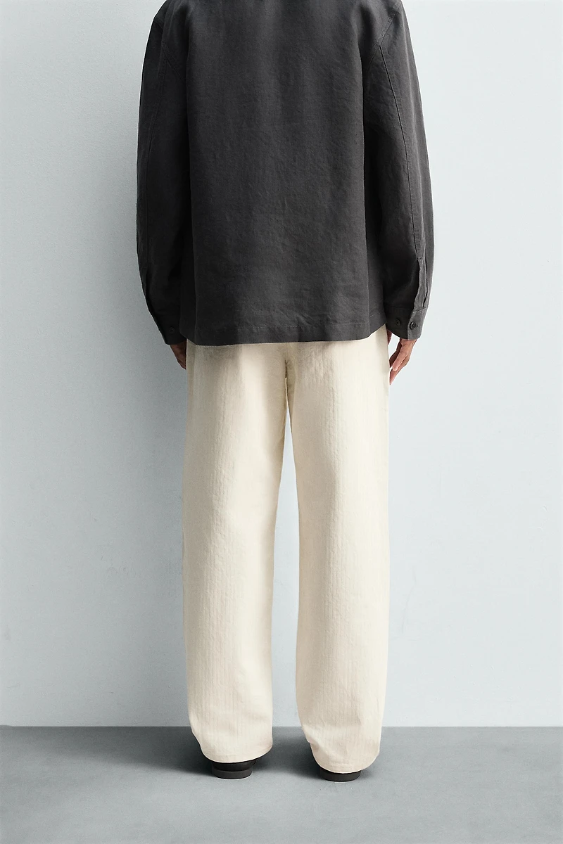 PANTALON PLIS CHEVRONS