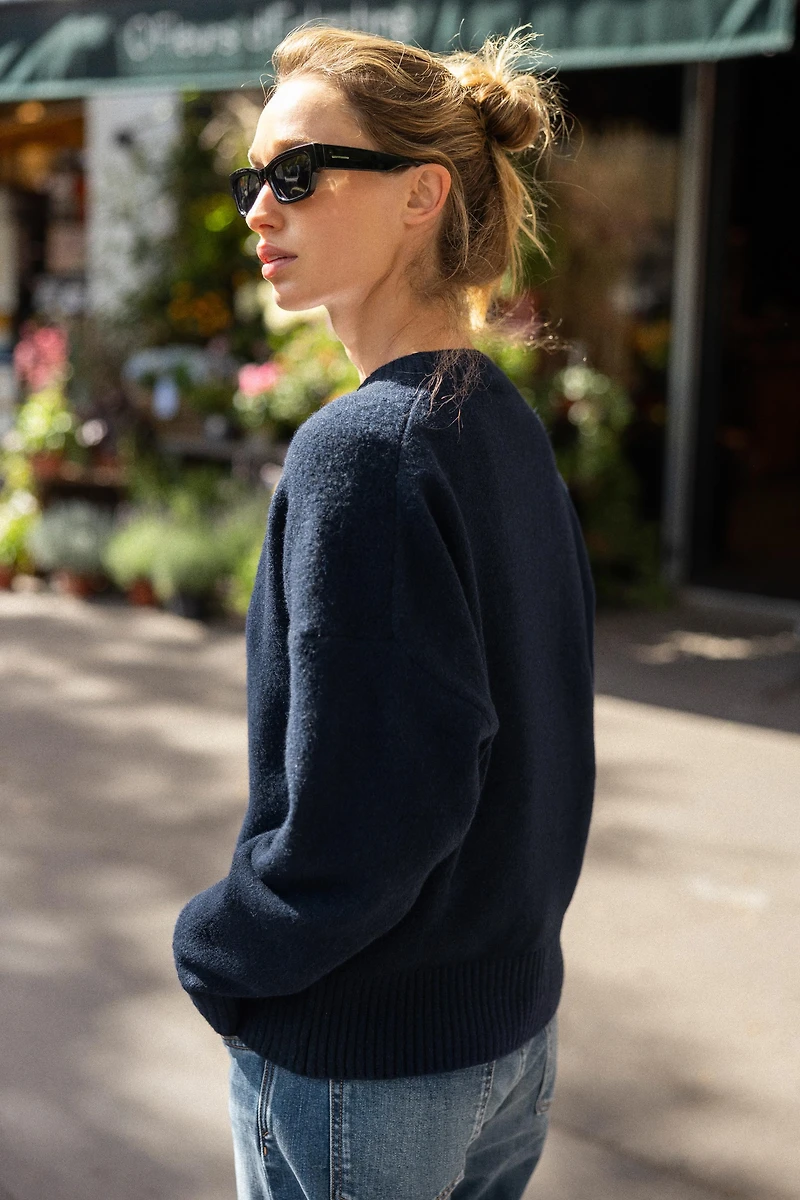 PULL DOUX EN MAILLE COL V