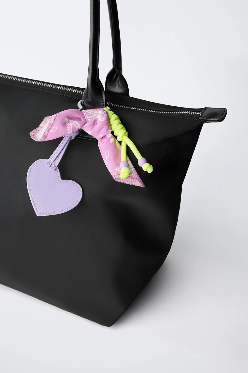 SAC SHOPPER EN NYLON AVEC CHARM CŒUR