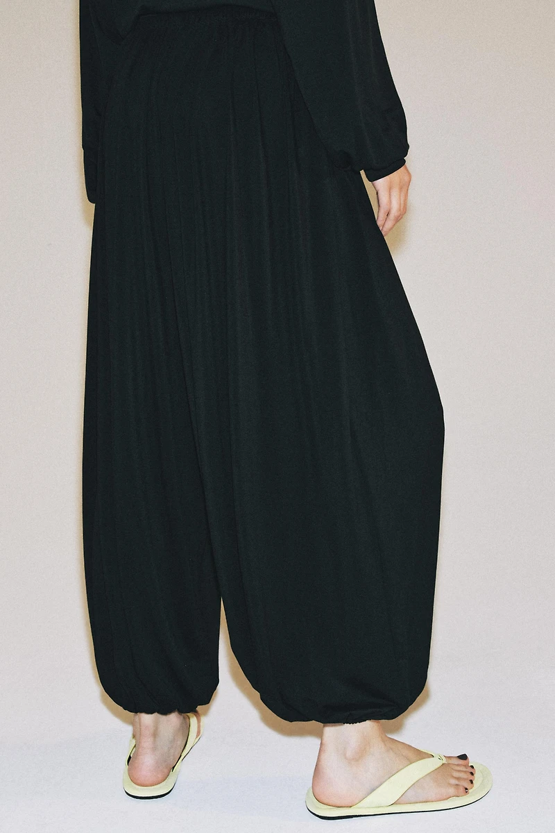 FLOWY BALLOON PANTS