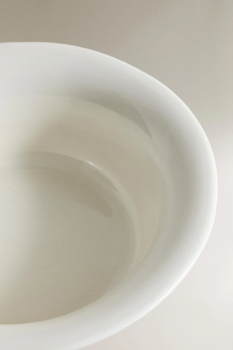 SMOOTH EARTHENWARE BOWL