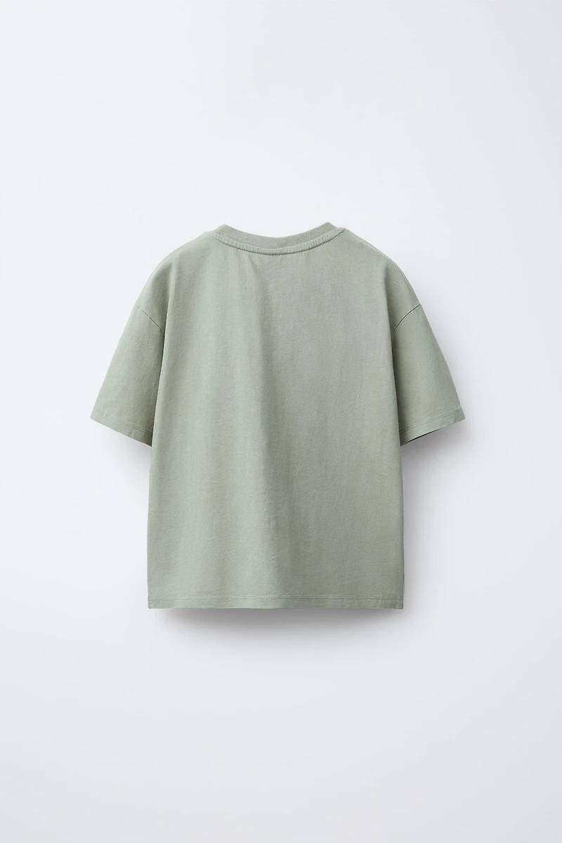 T-SHIRT TEINT EN PIÈCE ŒILLETS