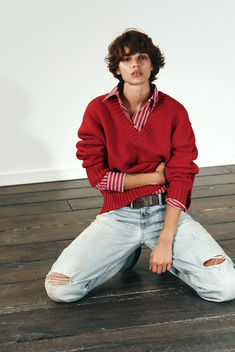 OVERSIZED KNIT SWEATER