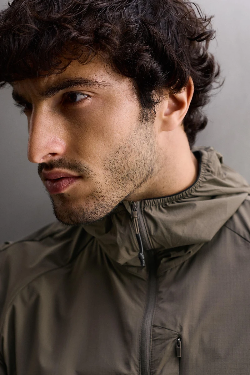 COLOR BLOCK LIGHTWEIGHT TECHNICAL JACKET