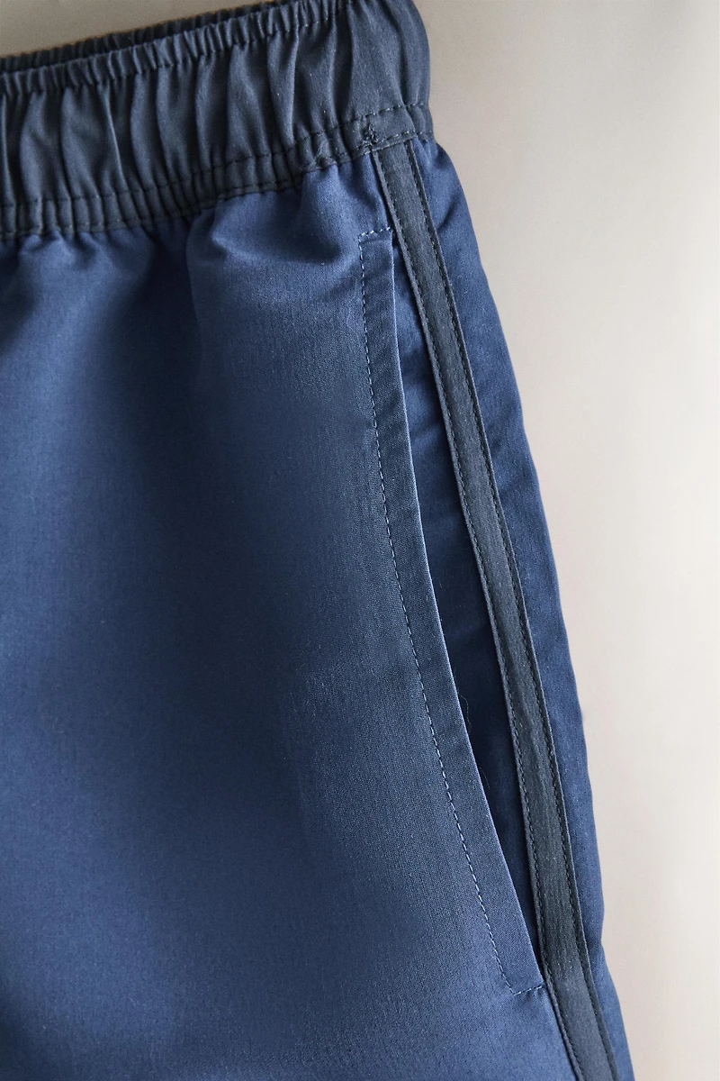 SOLID CONTRAST SWIM TRUNKS