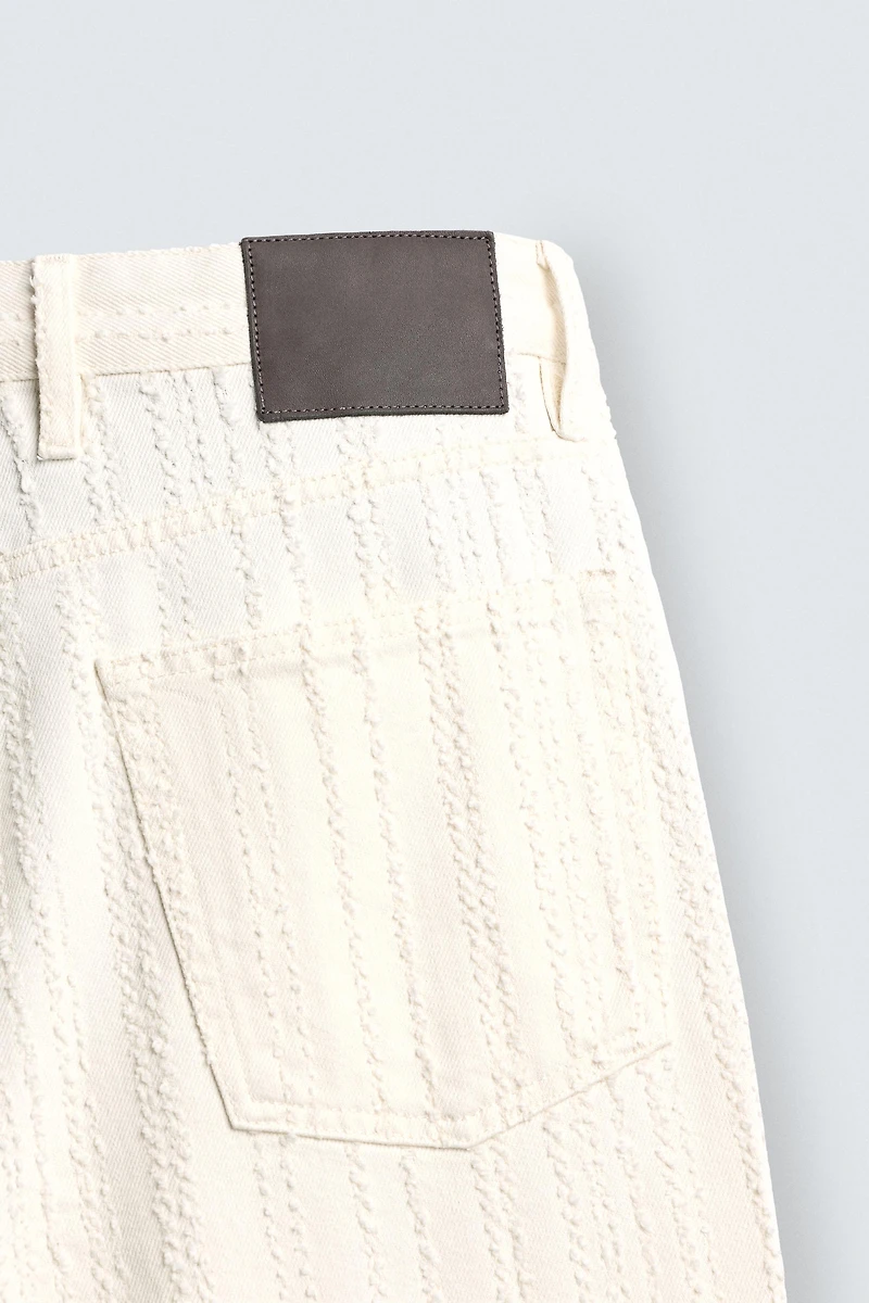 JEAN TEXTURÉ À RAYURES