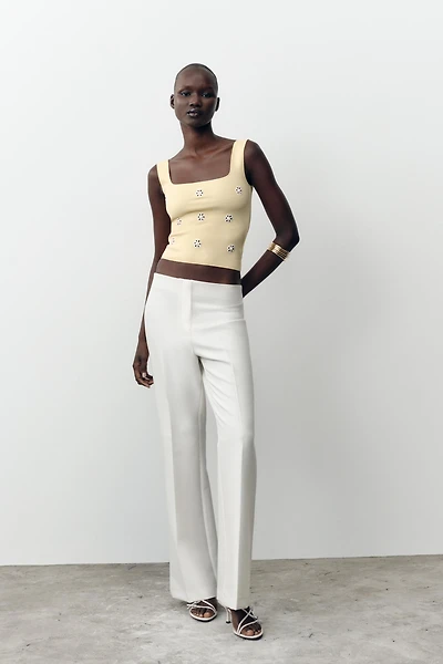 FLORAL EMBROIDERED STRETCH TOP