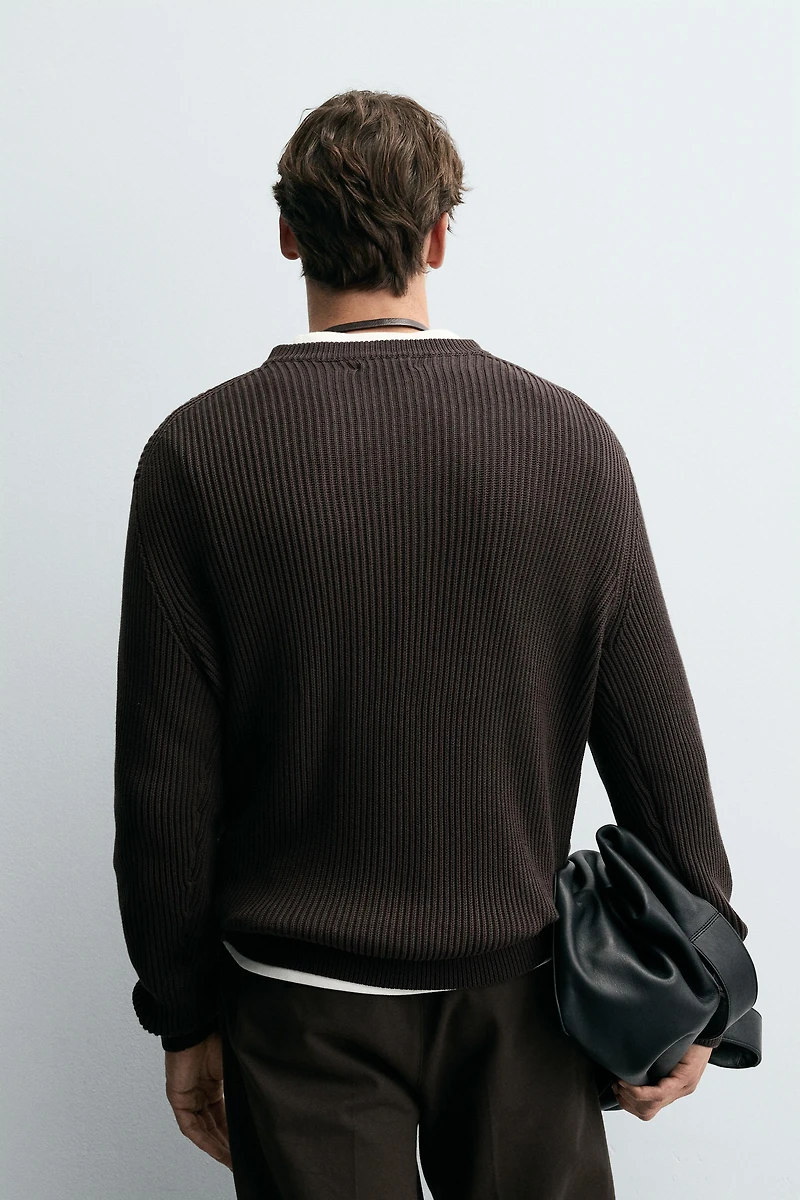 RIBBED TEXTURED SWEATER