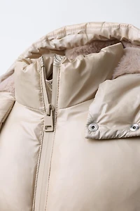 SHINY HOODED PUFFER JACKET WITH FAUX FUR LINING