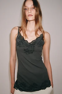 TOP EN DENTELLE