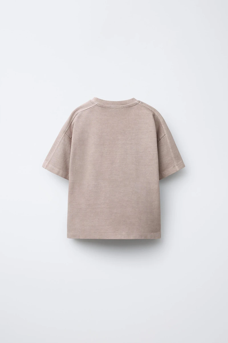 T-SHIRT TEINT EN PIÈCE DÉCOUPES