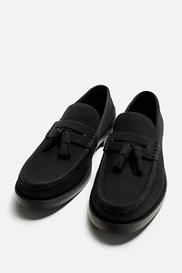 MOCASSINS EN CUIR À POMPONS