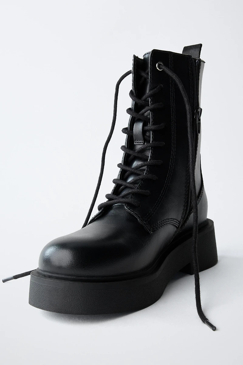 LACED BOOTS