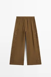 Pantalon large fluide brodé