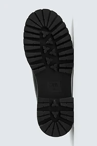 CHAUSSURES EN CUIR CHIC