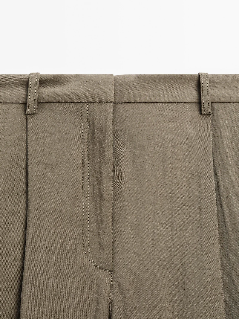Wide-leg cropped trousers with darts