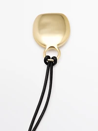 Pendentif pièce dorée
