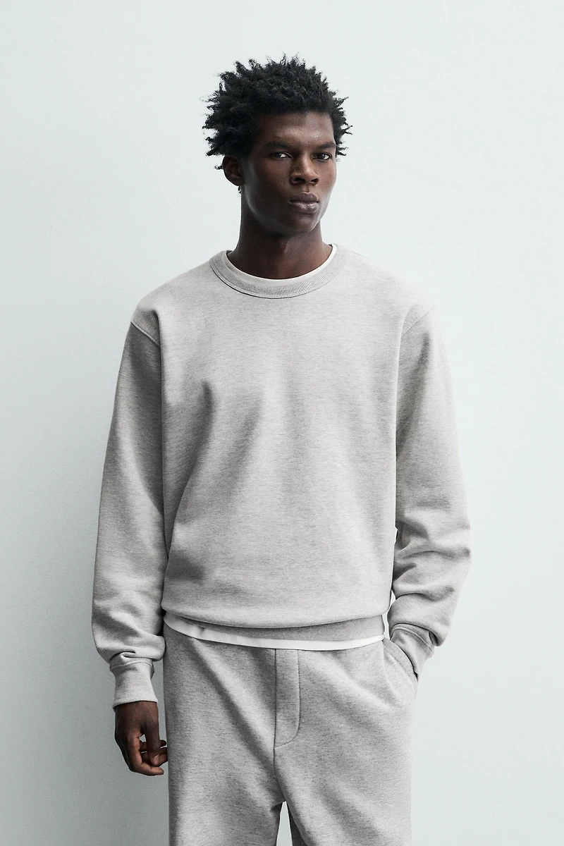 BASIC CREWNECK SWEATSHIRT