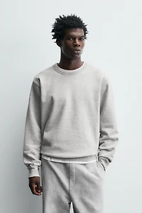 BASIC CREWNECK SWEATSHIRT